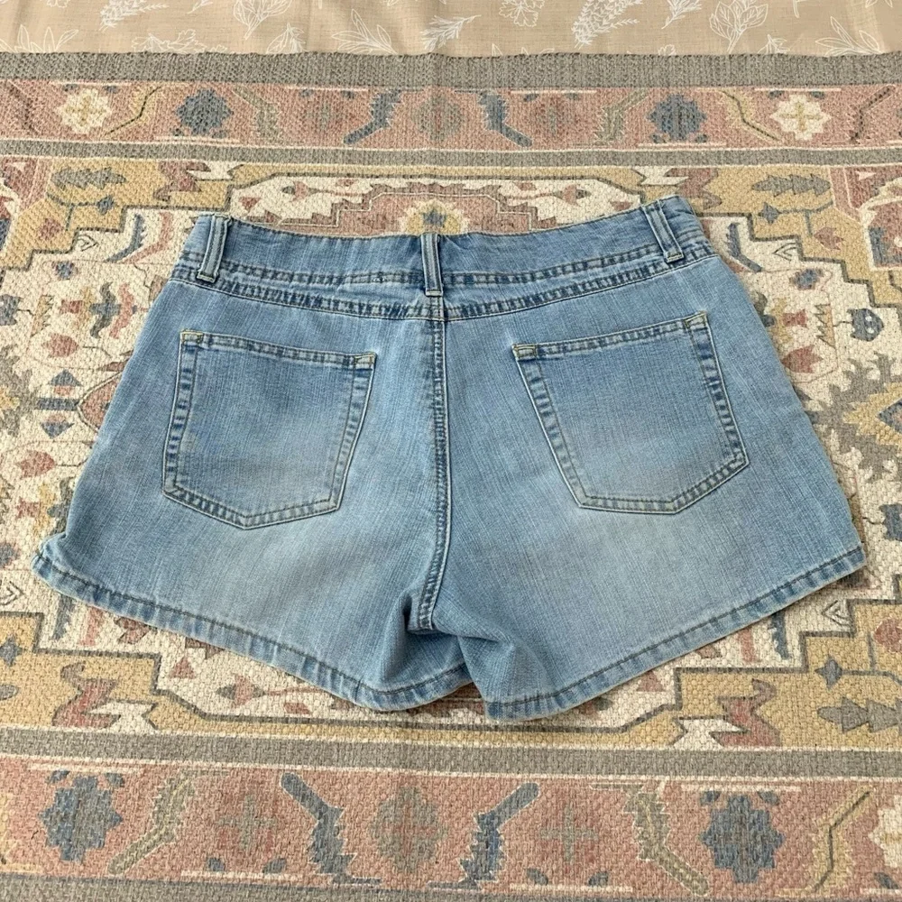 #12 Y2K Old Navy Button Up Light Wash Denim Vintage Blue Jean Shorts Size 10